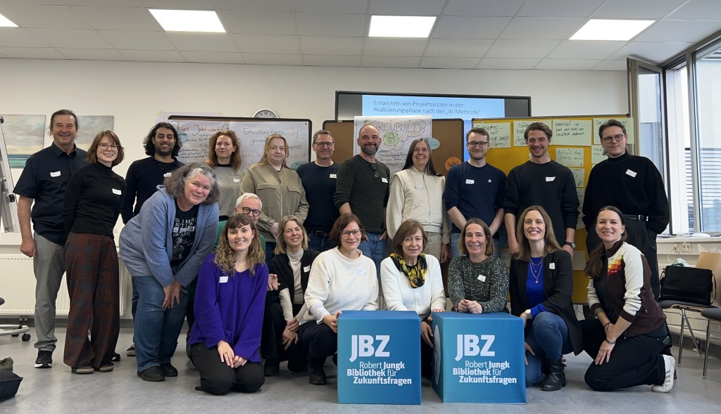 Neue Absolvent:innen der Zukunftswerkstätten-Ausbildung in der&nbsp;JBZ